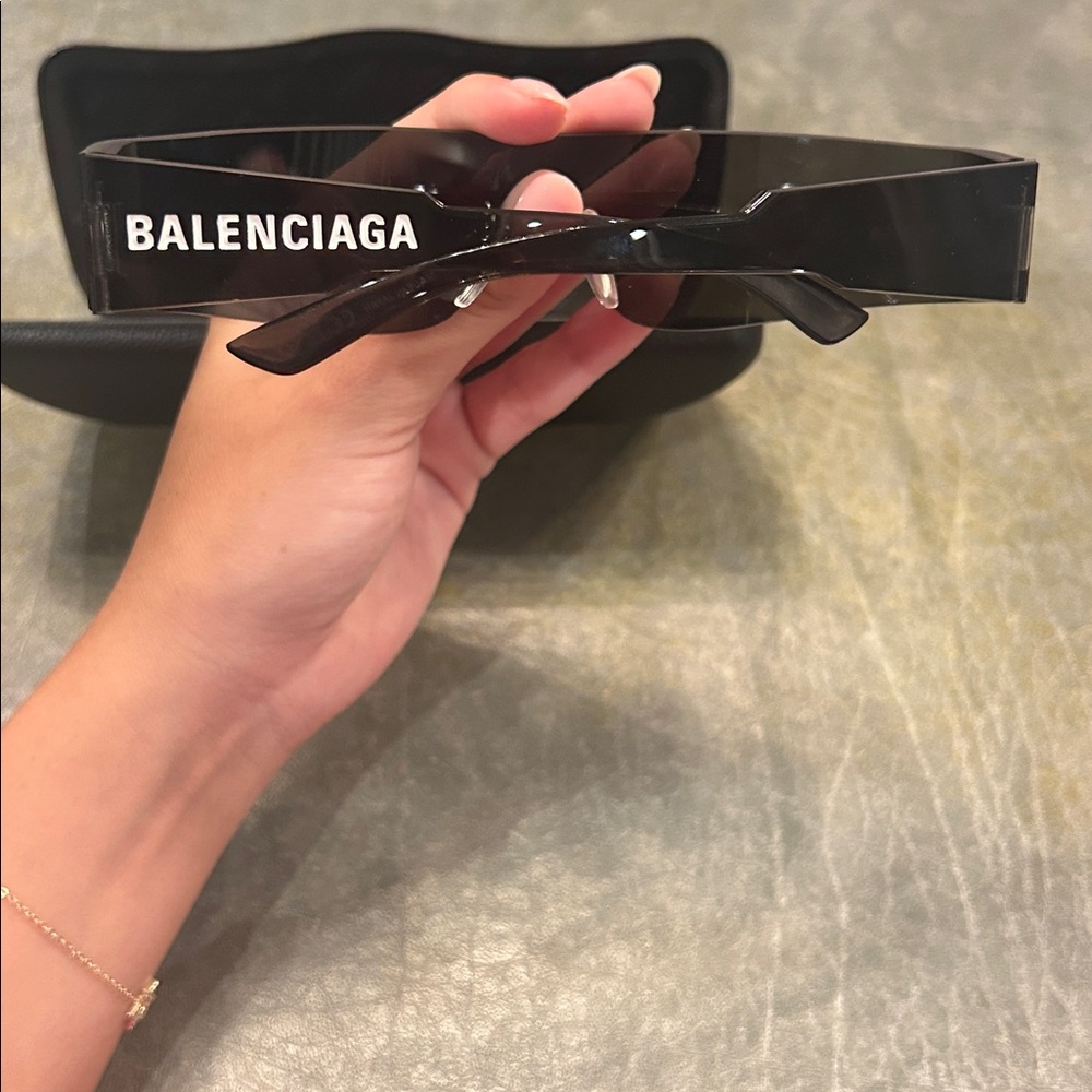 Balenciaga MONO RECTANGLE SUNGLASSES IN BLACK - Picture 3 of 6